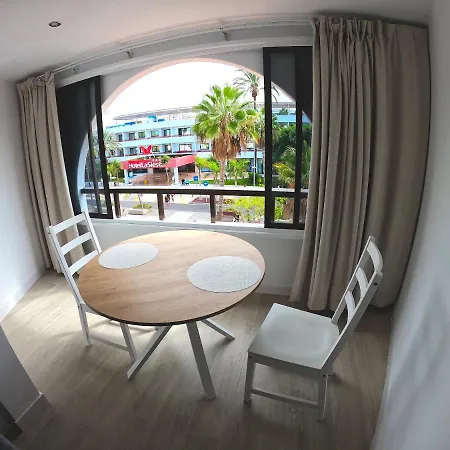 Parque Santiago I - * Playa de las Americas (Tenerife)